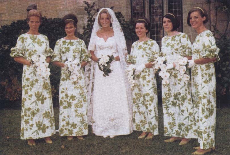 20 Damas de honor cuyo vestido les arrebató la dignidad