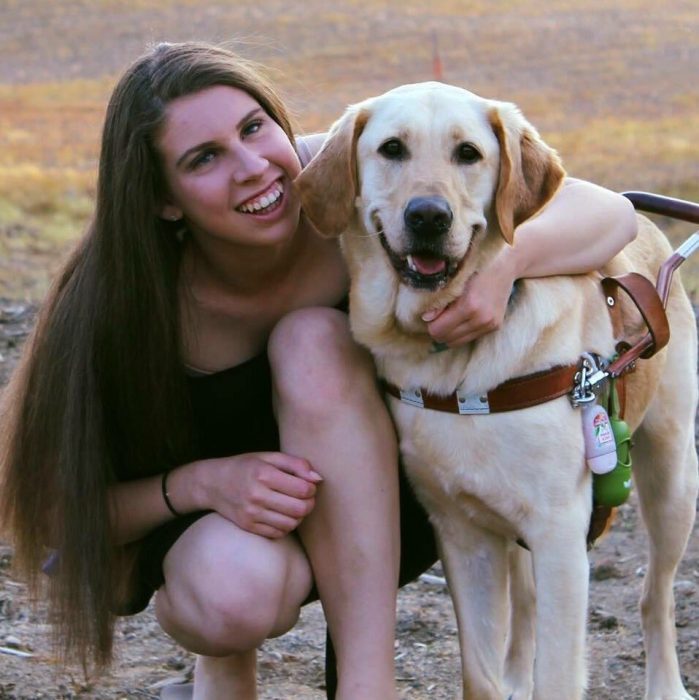 perrito y niña ciega