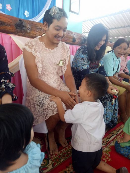 papá tailandes vestido de mujer 