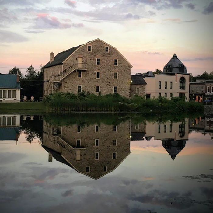 reflejo de una casa 