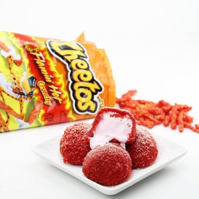 Helado frito con cubierta de Cheetos