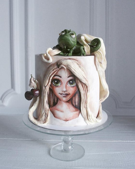 pastel de Rapunzel y Pascal