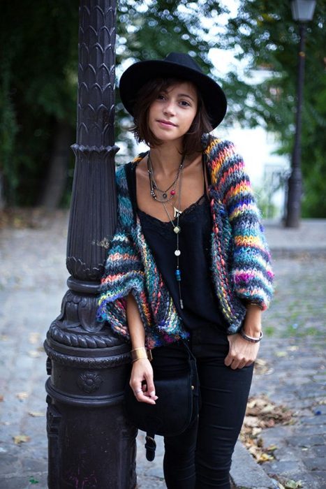 outfit de otoño con suéter