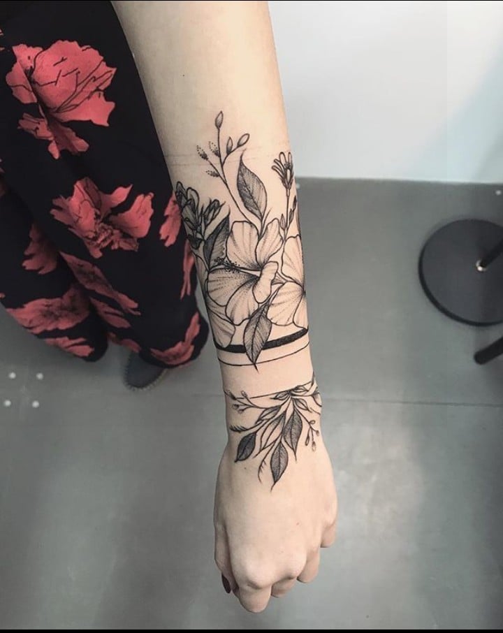 20 Tatuajes para el brazo en forma de pulsera que amarás