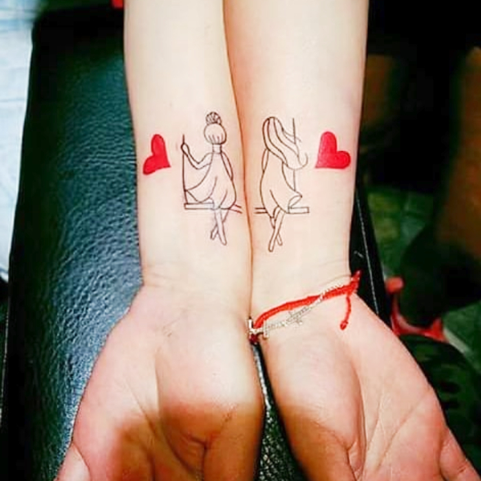 15 Lindos tatuajes que pueden hacerse tú y tu hermana