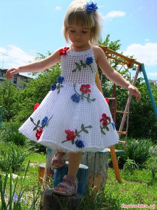 vestido bordado con flores 