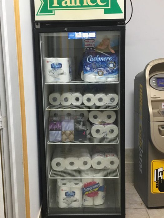 papel de baño en refrigerador 