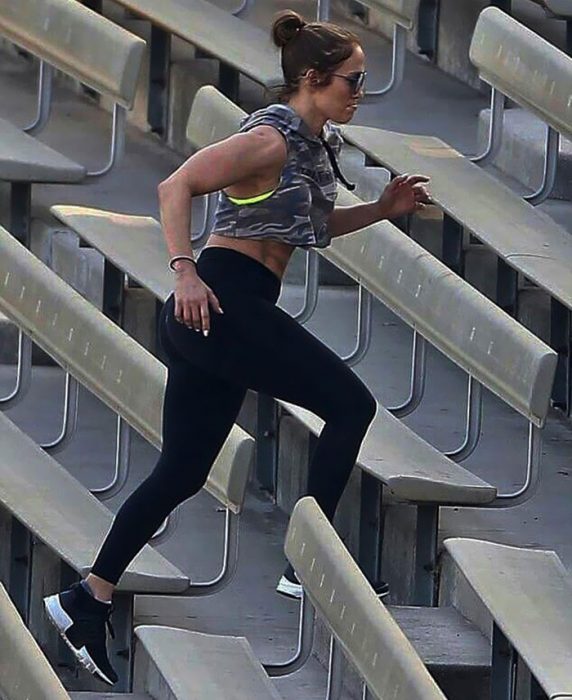 jlo corriendo 