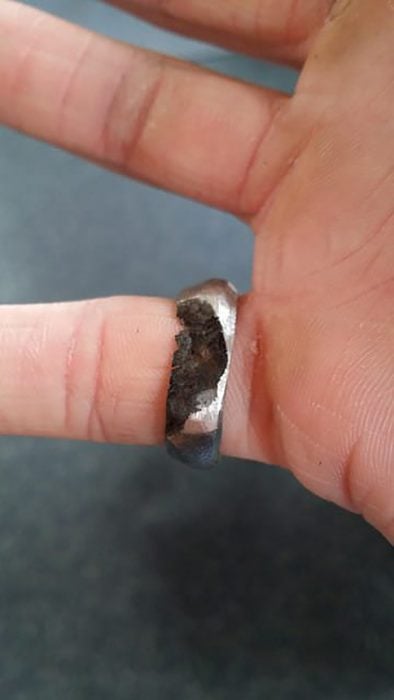 anillo hecho de meteorito 