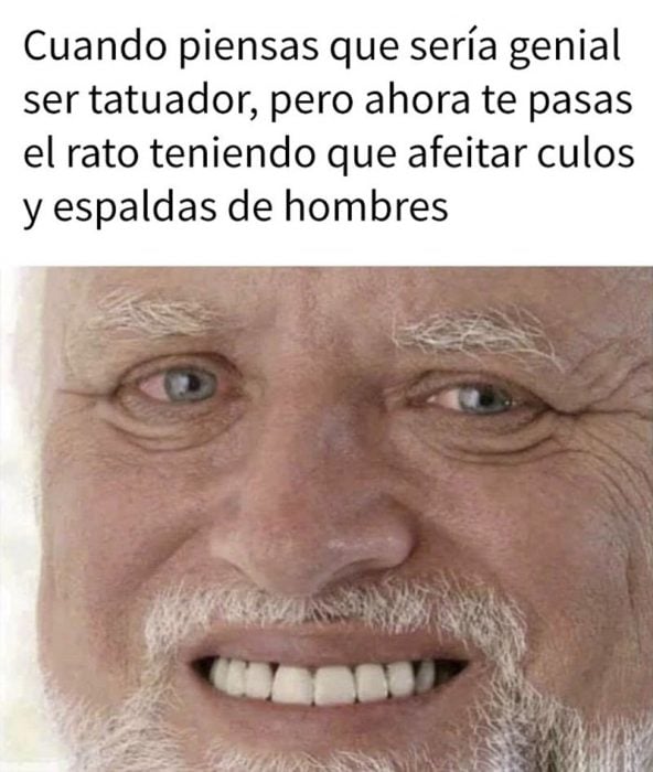 hombre sonrisa falsa 