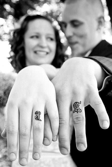 El hotel joyería Barrio 15 Tatuajes de anillos de boda para jurarse amor eterno