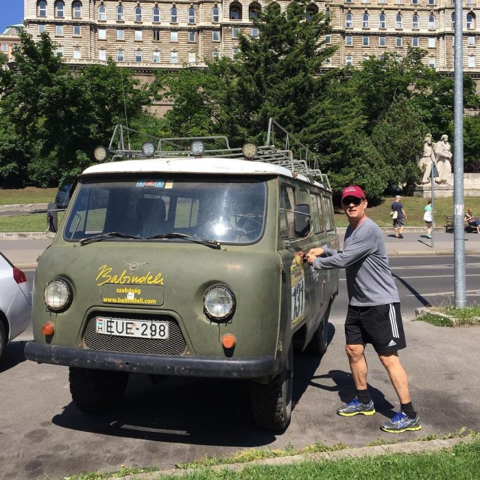 Tom Hanks se compró una camioneta para viajar