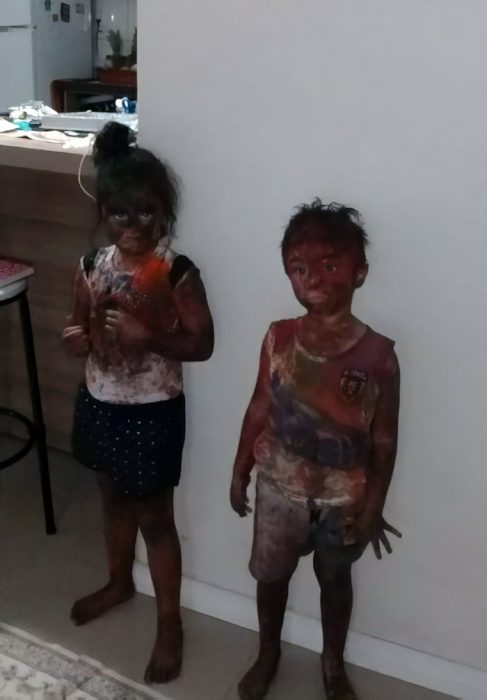 niños con pintura 