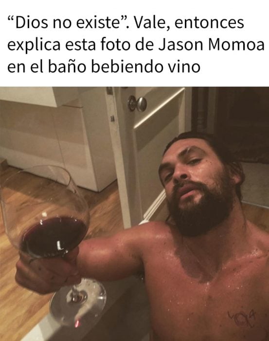 jason momoa y una copa de vino 