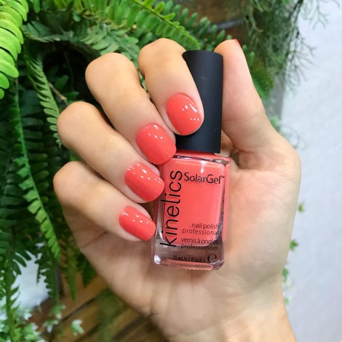 manicura coral 