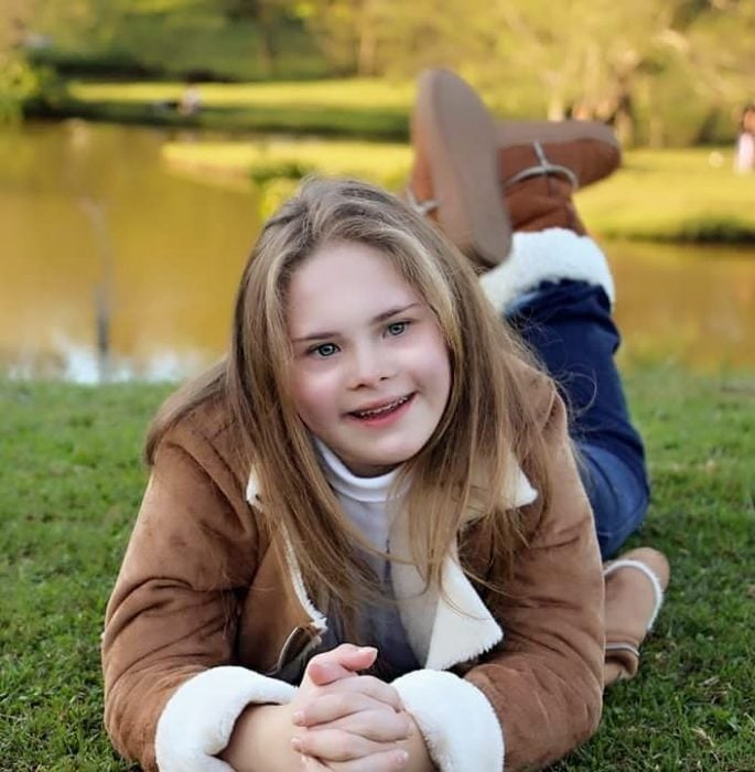 niña en el parque 